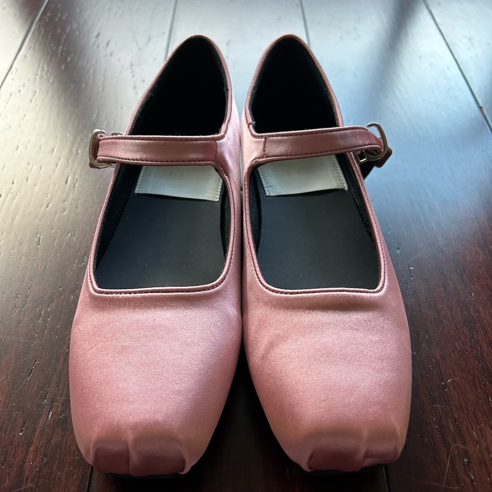 Pink satin finish ballet flats. Excellent condition, never worn, size 37